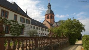 Seligenstadt - Blick auf die Einhardbasilika und das Kloster